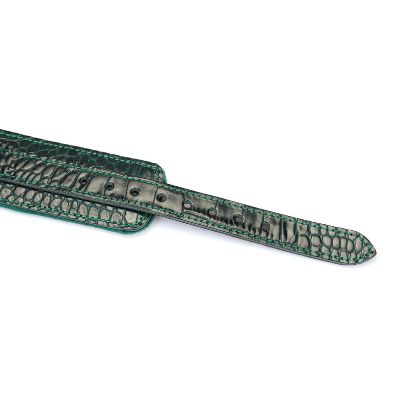 Limited Edition: Crocodile-effect Dark Green- Leather Collar with Chain Leash